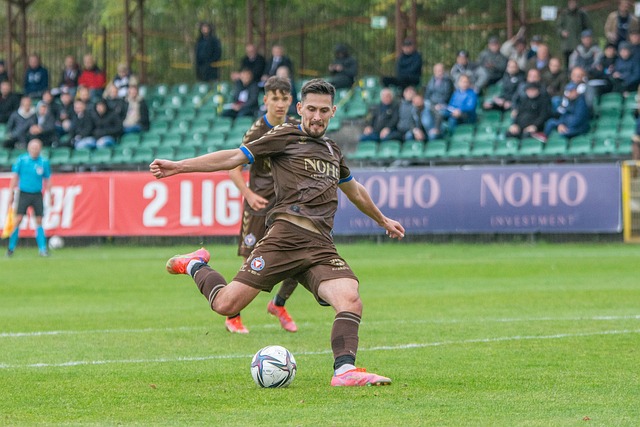 萨顿预测本轮英超：曼联曼城蓝军热刺赢球，阿森纳0-1利物浦.